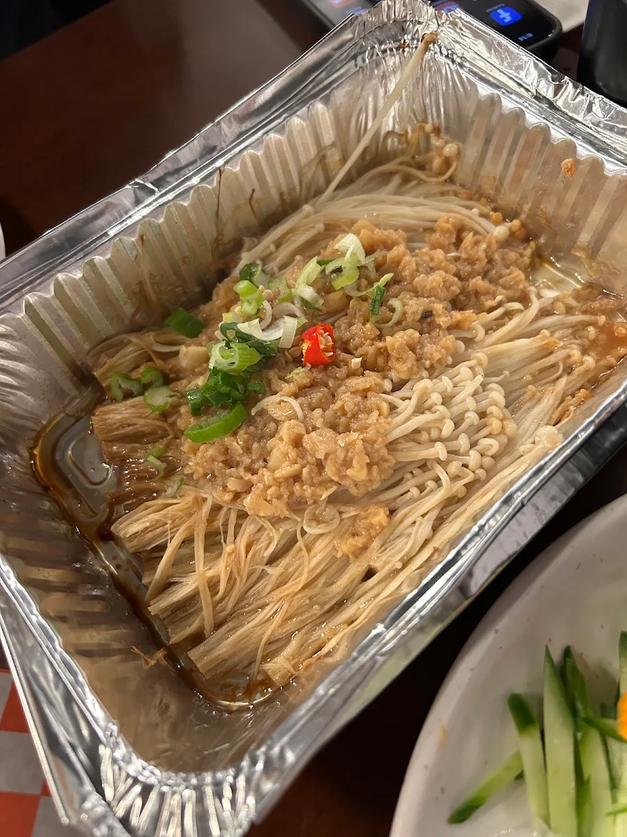 enoki mushroom with garlic sauce 锡纸金针菇